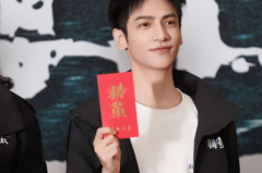 罗云熙新剧开机,多部作品待播，演绎角色挑战与观众期待
